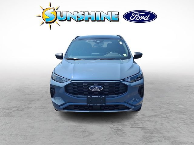 Used 2023 Ford Escape ST-Line w/ Tech Pack #1 AWD/4WD image 2