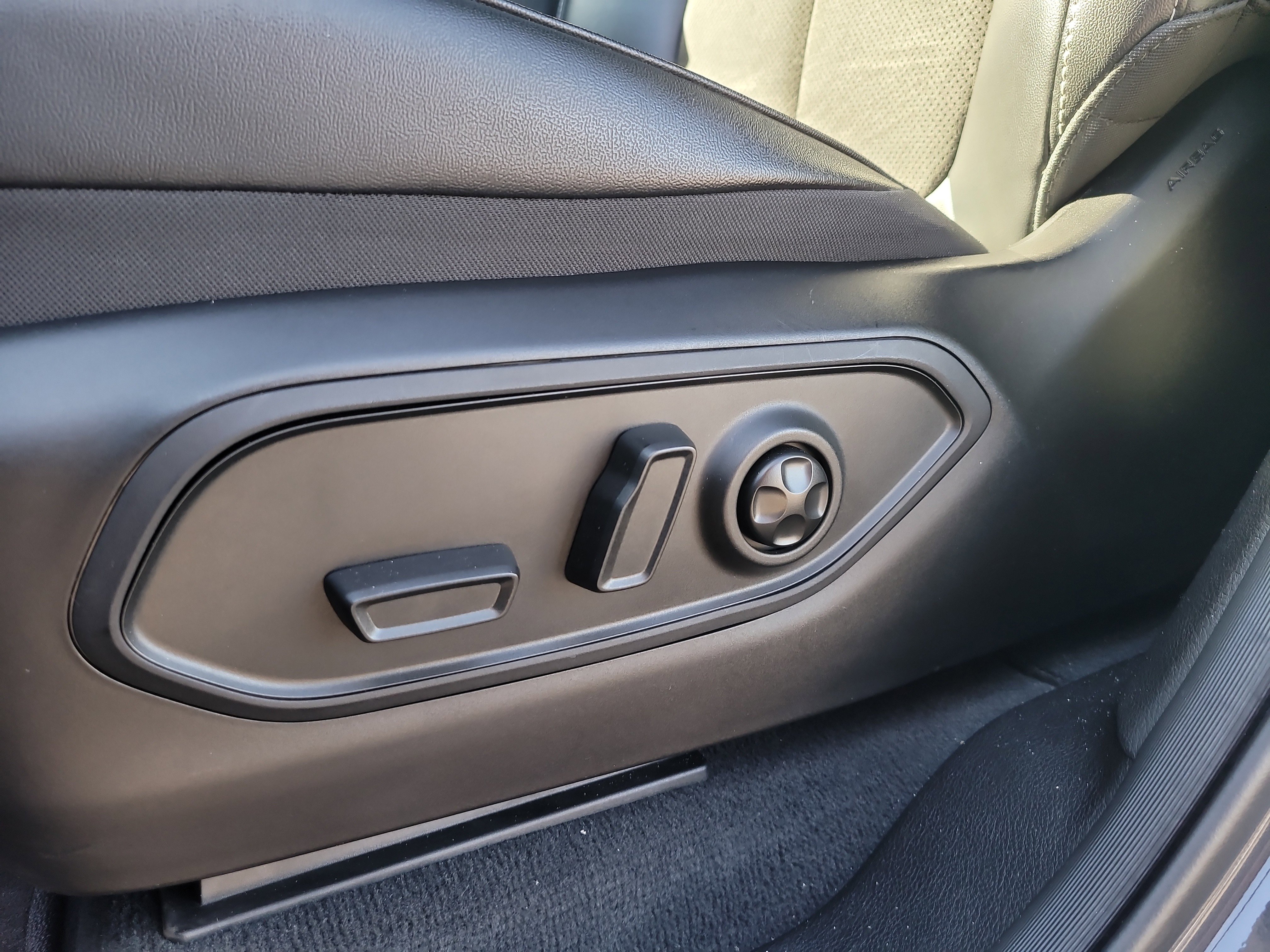 Used 2025 Jeep Grand Cherokee L Laredo image 19