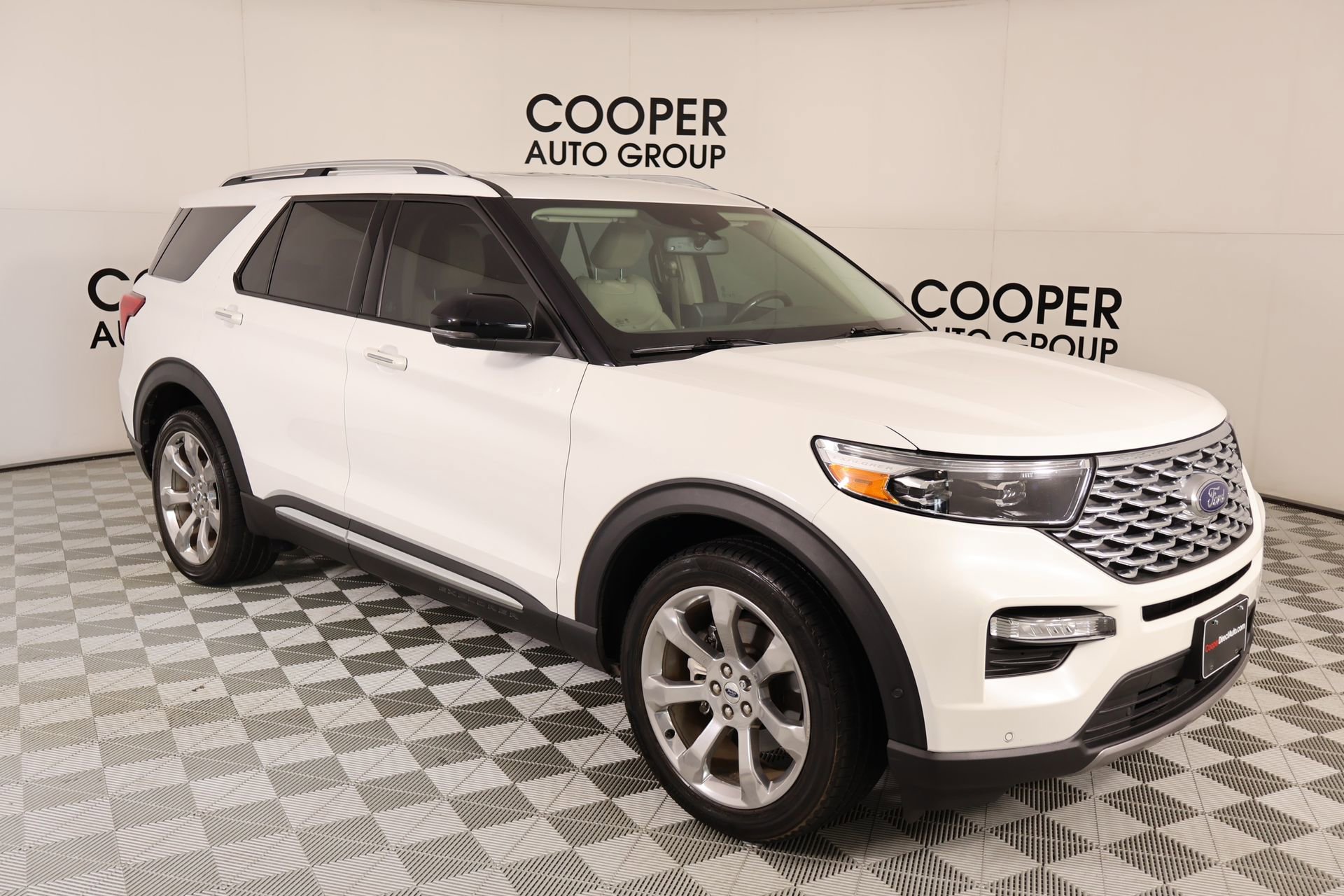 Used 2020 Ford Explorer Platinum w/ Premium Technology Package image 1