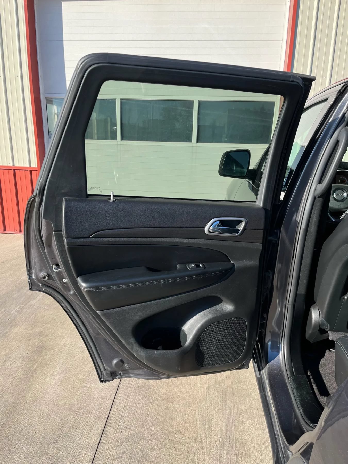 Used 2018 Jeep Grand Cherokee Altitude AWD/4WD image 14