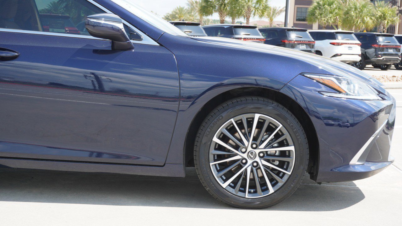 Used 2024 Lexus ES 350 w/ Premium Package image 9