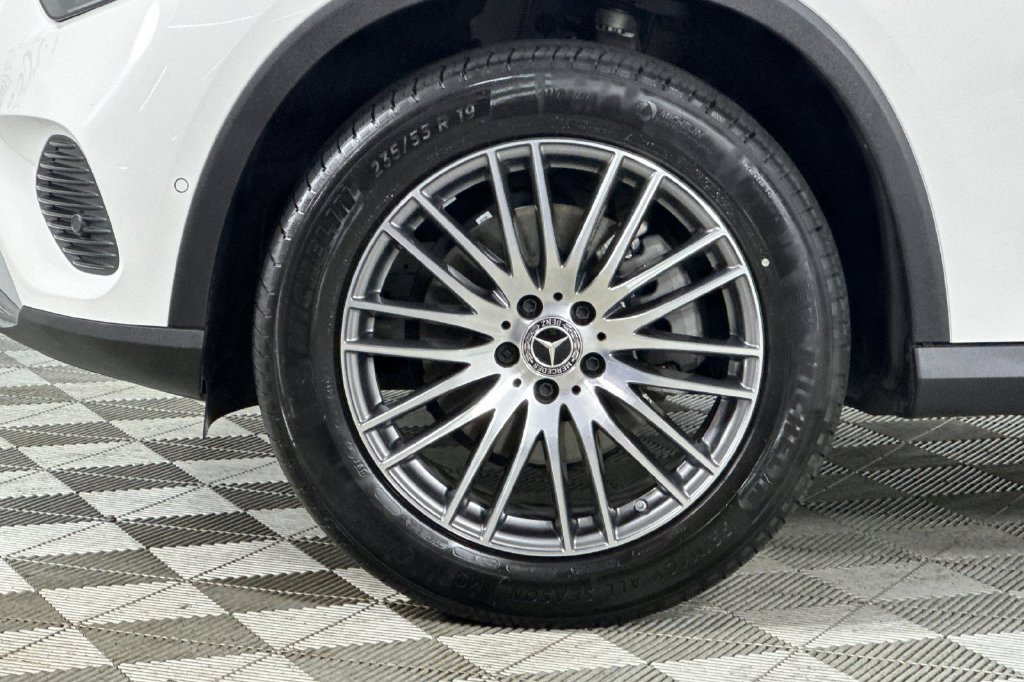 Certified 2026 Mercedes-Benz GLC 300 image 32