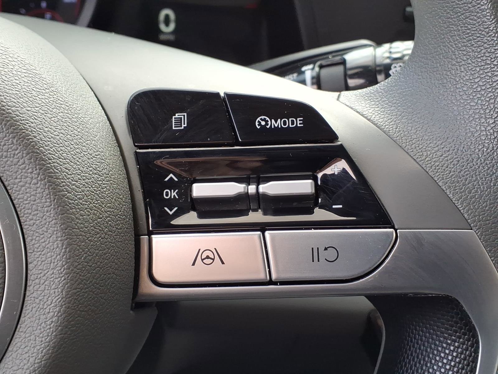 Used 2023 Hyundai Elantra SEL image 31