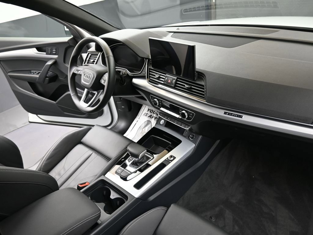 Certified 2025 Audi Q5 2.0T Premium w/ Convenience Plus Package image 12