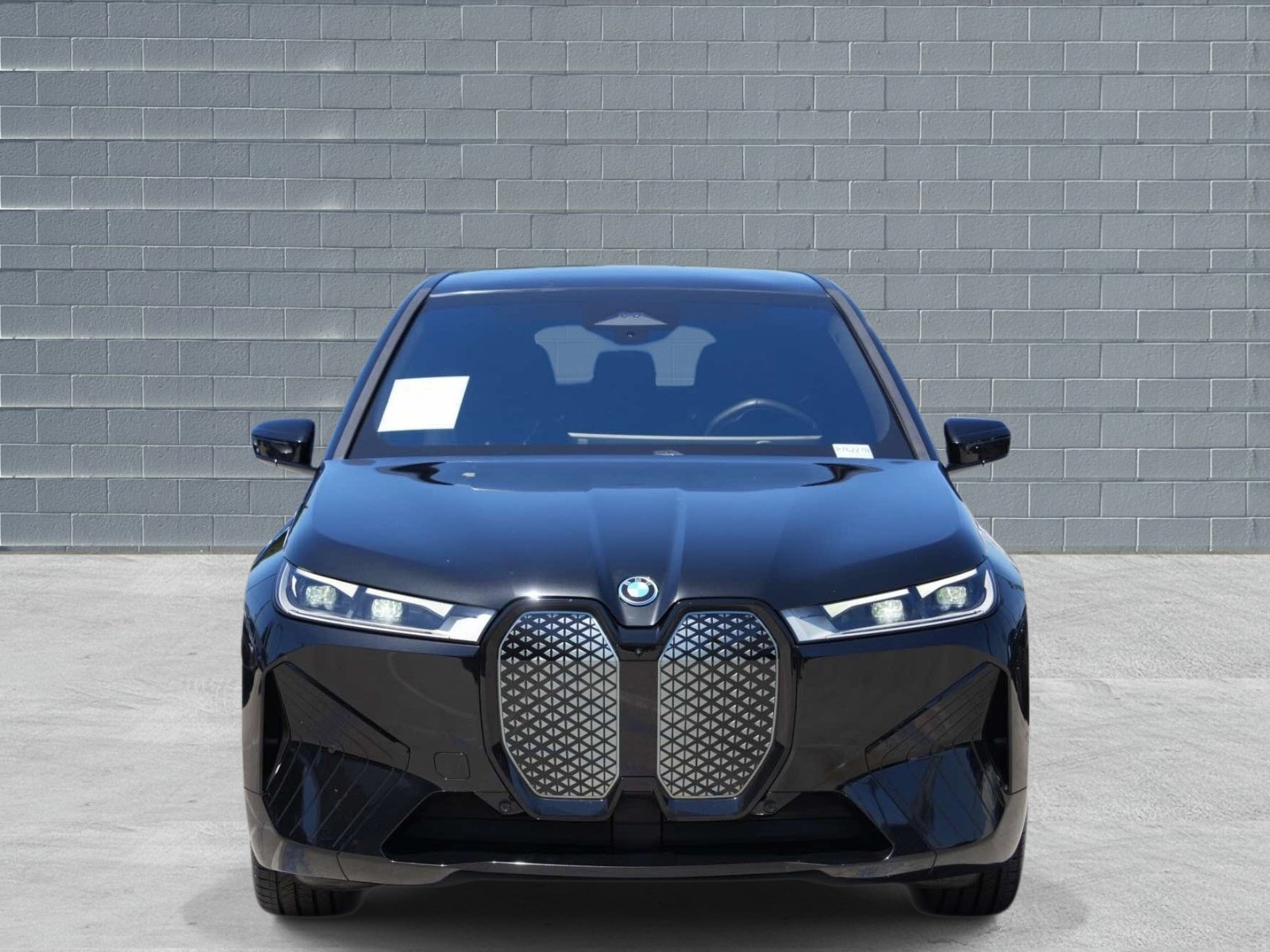 Used 2024 BMW iX xDrive50 w/ Sport Package AWD/4WD image 2