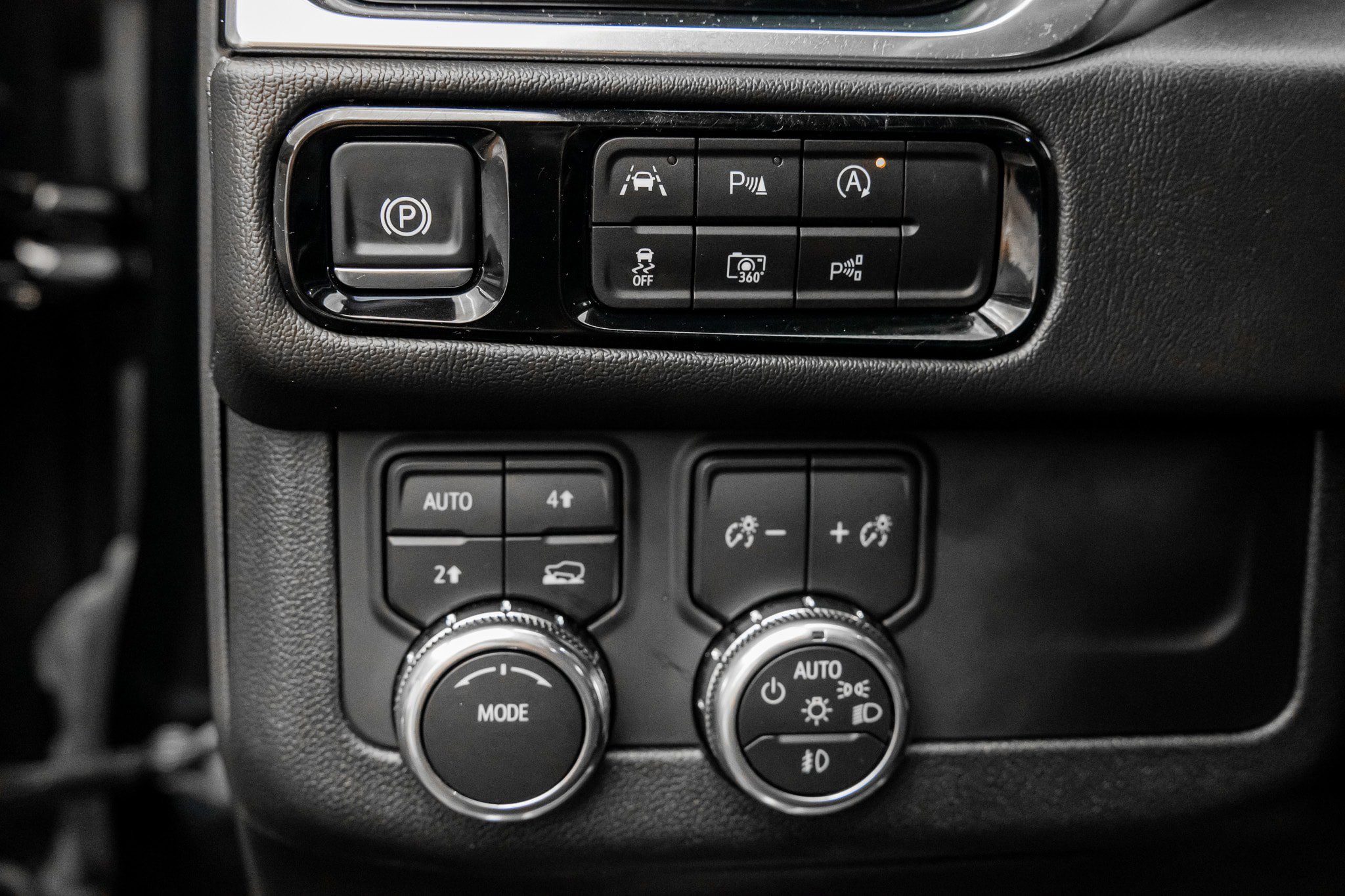 Used 2025 GMC Yukon Denali AWD/4WD image 46