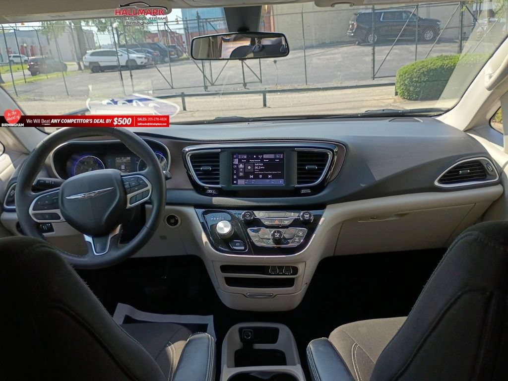 Used 2022 Chrysler Voyager LX FWD image 22