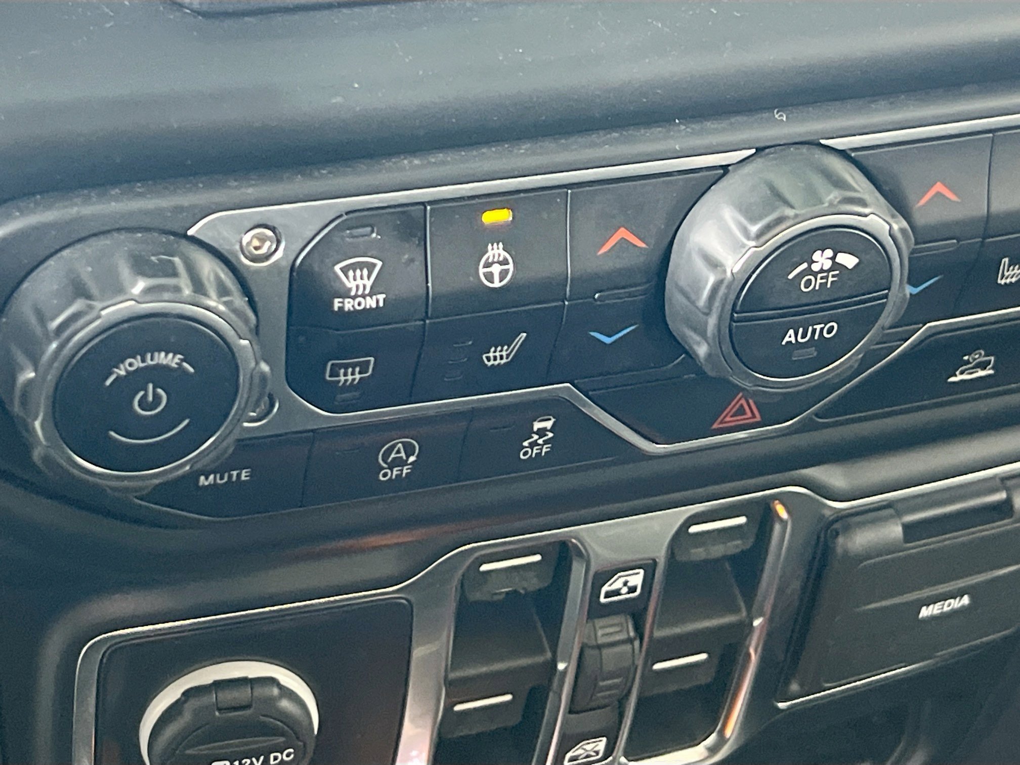 Used 2022 Jeep Gladiator Mojave w/ Cold Weather Group image 20