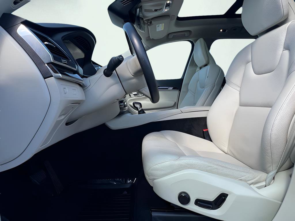 Used 2019 Volvo XC90 T5 Momentum w/ Protection Package Premier AWD/4WD image 16