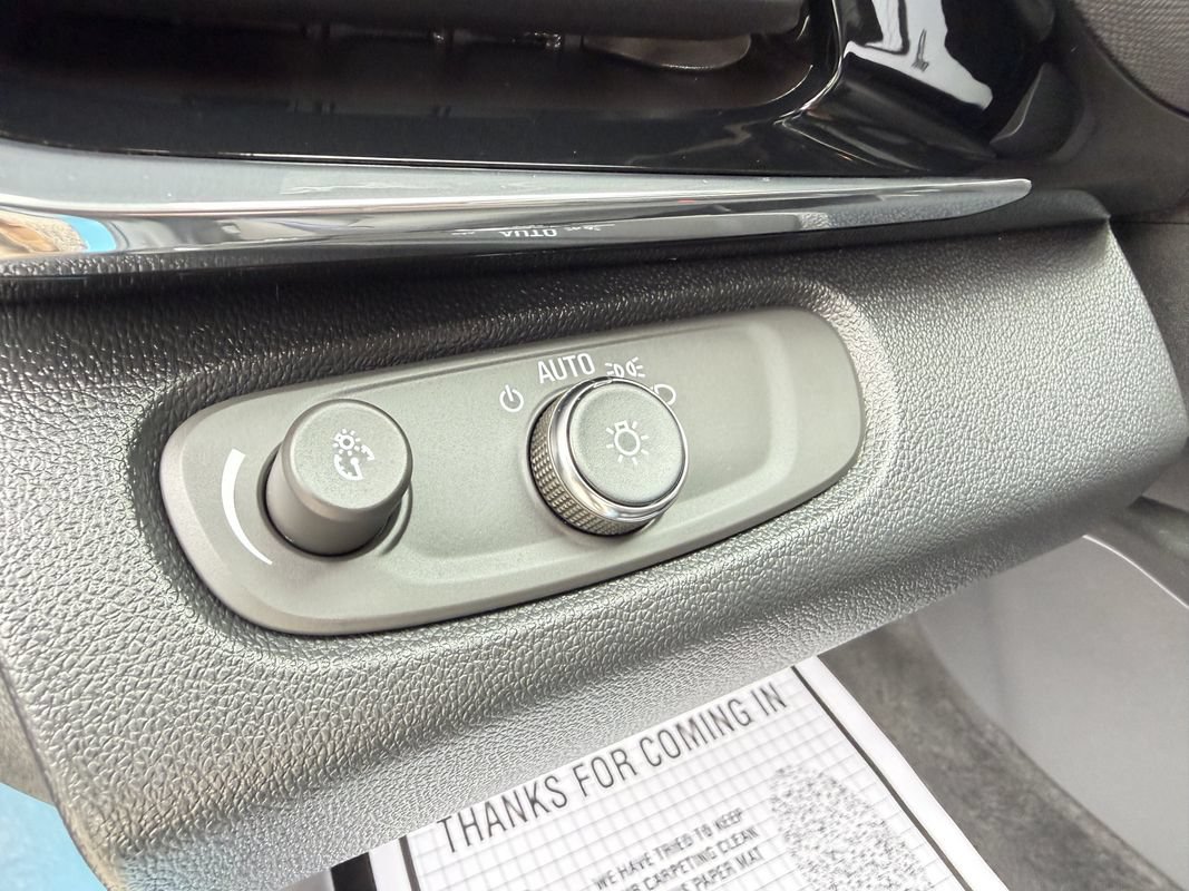 Used 2025 Buick Envista Sport Touring w/ Convenience I Package FWD image 5