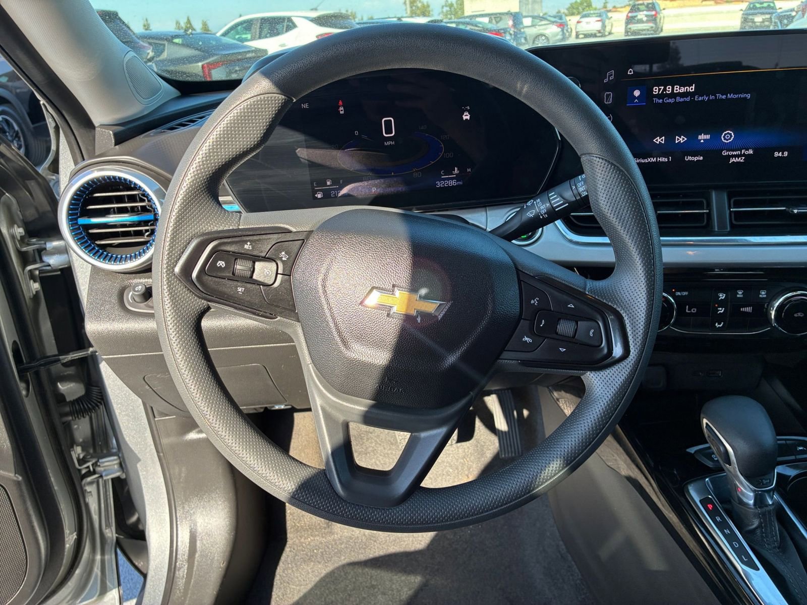 Used 2025 Chevrolet Trax LT FWD image 27