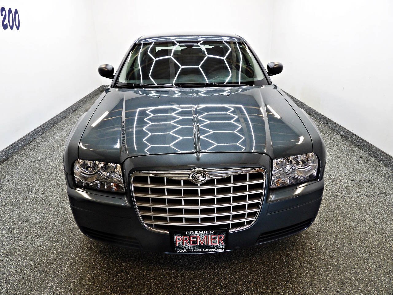 Used 2006 Chrysler 300 RWD image 2