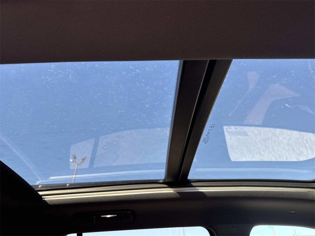 Used 2025 Chevrolet Equinox ACTIV w/ Safety and Technology Package image 22