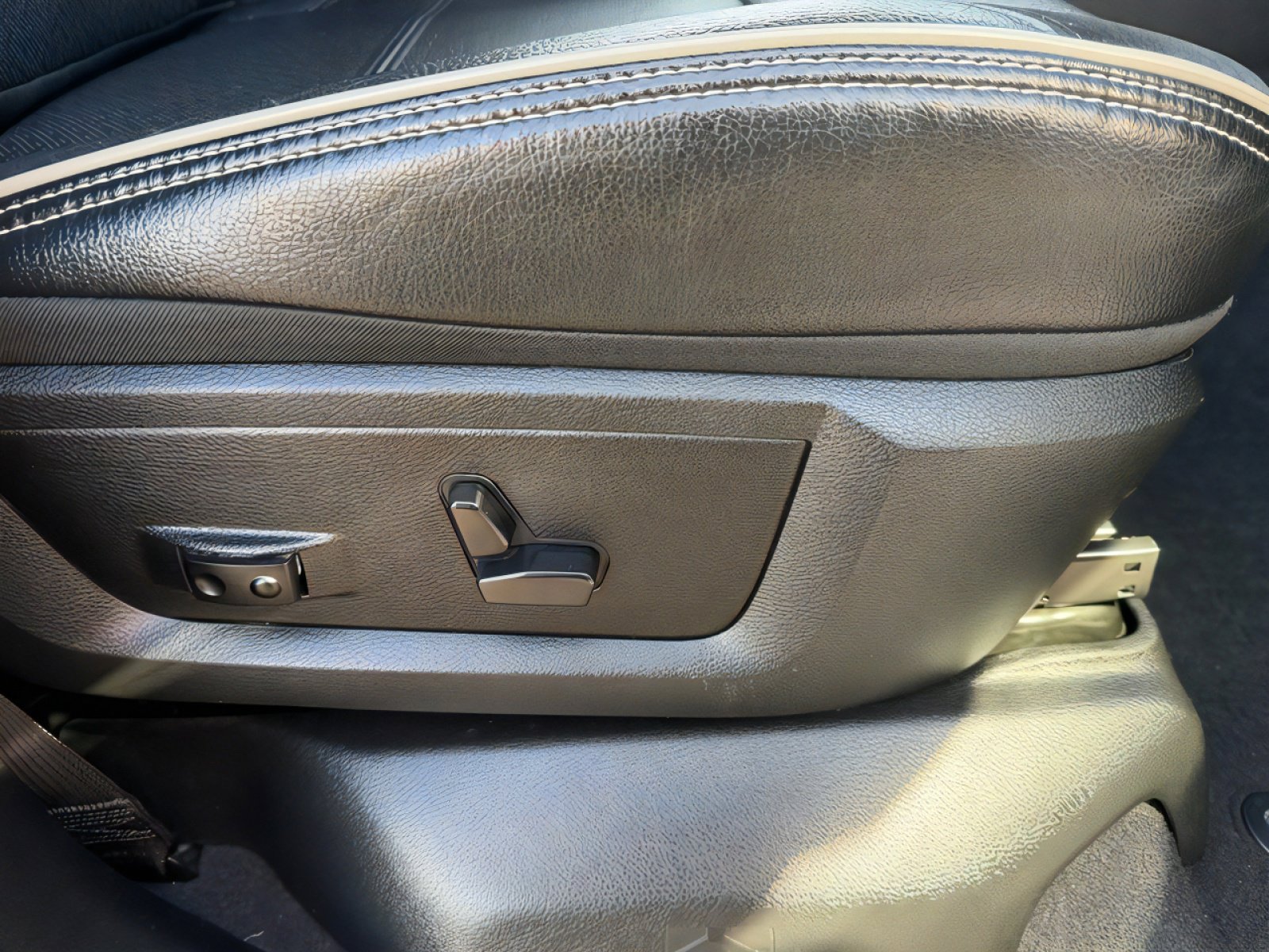 Used 2024 RAM 3500 Laramie w/ Night Edition AWD/4WD image 33