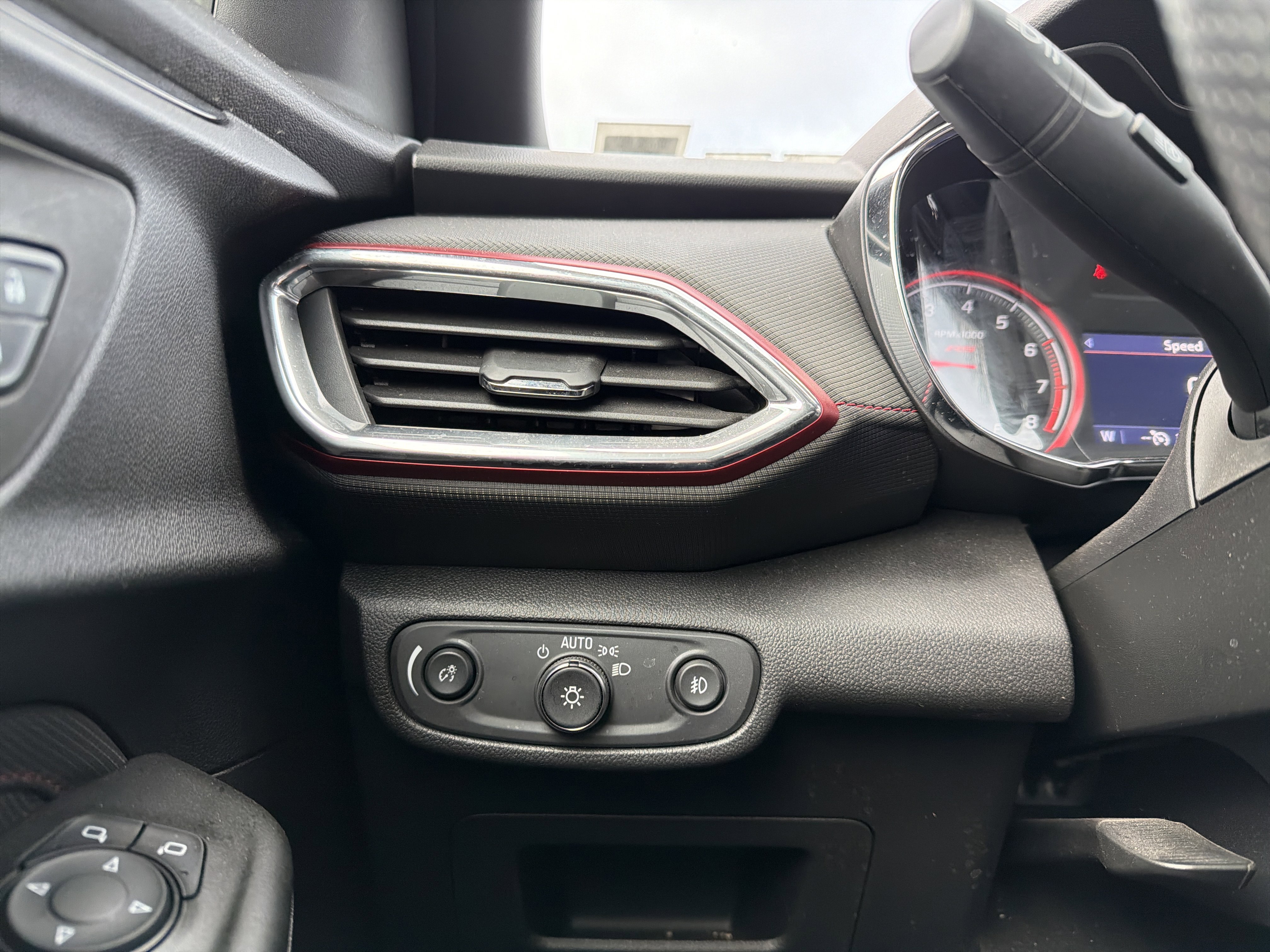 Used 2023 Chevrolet TrailBlazer RS w/ Technology Package image 24