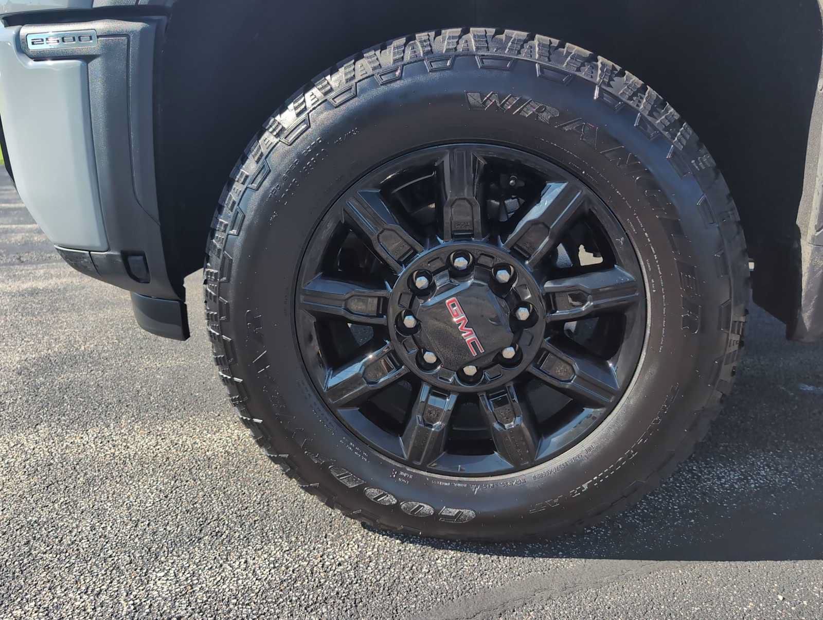 Used 2025 GMC Sierra 2500 AT4 w/ AT4 Premium Plus Package AWD/4WD image 33