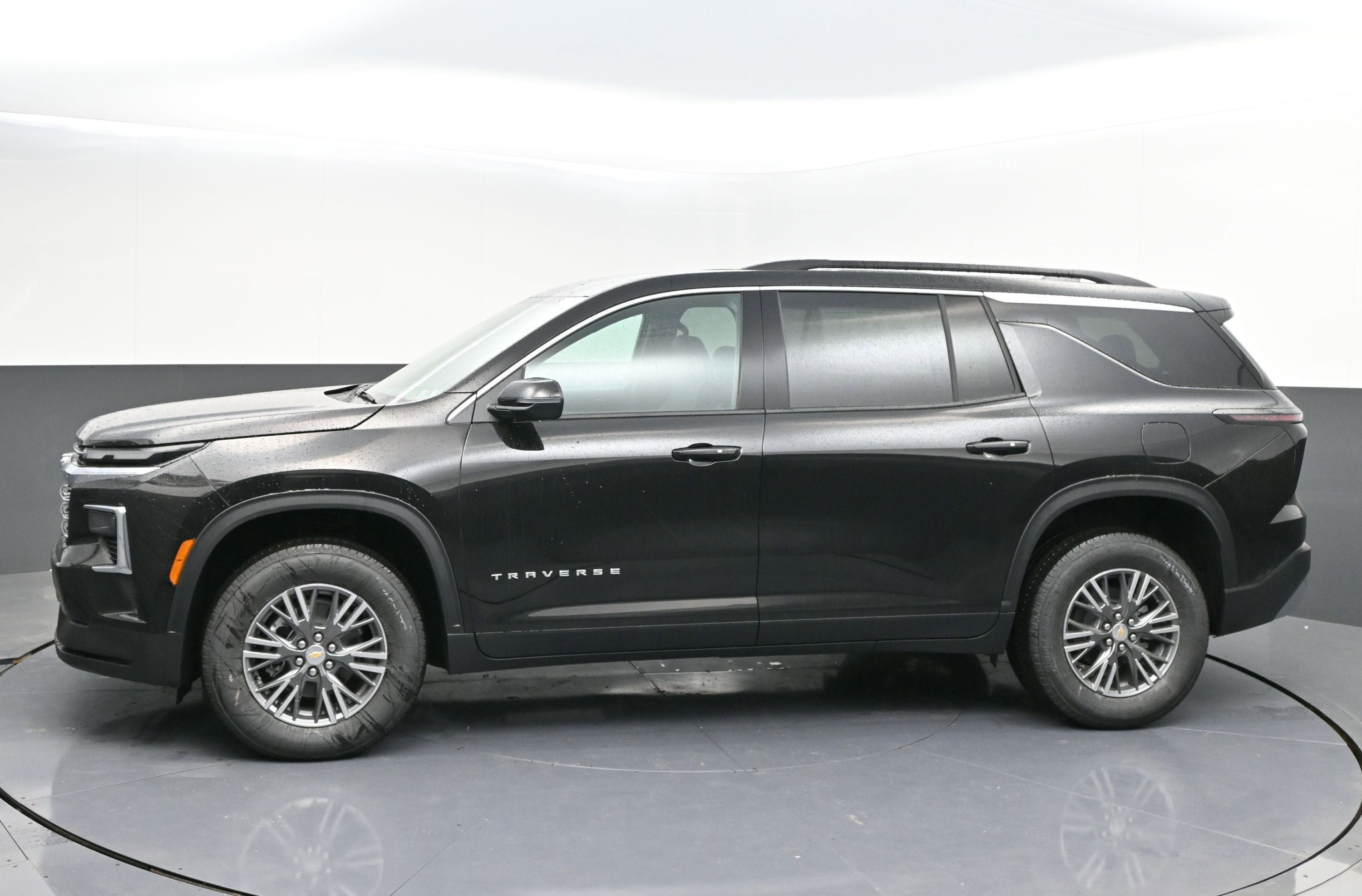 New 2026 Chevrolet Traverse LT FWD image 4