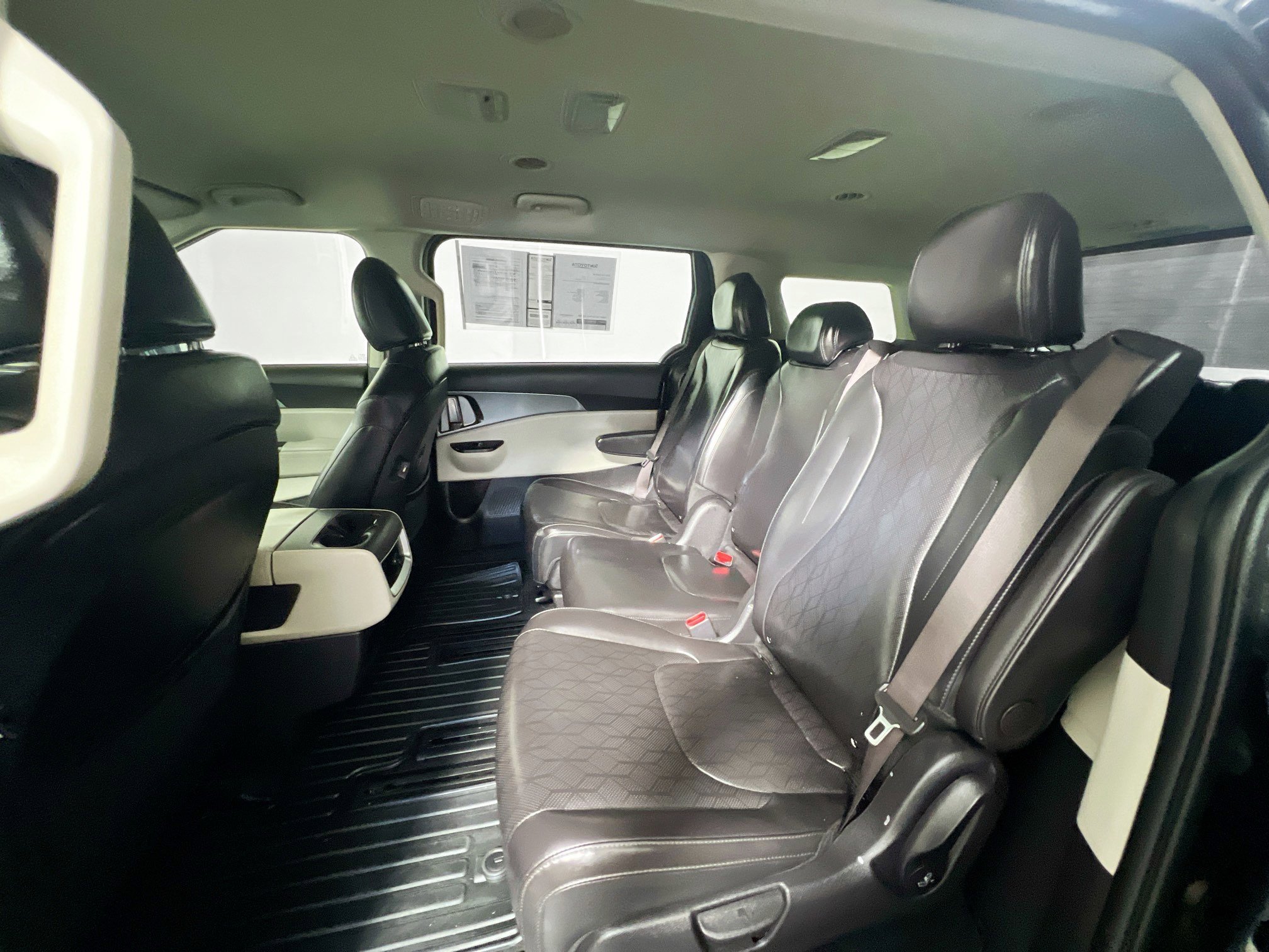 Used 2023 Kia Carnival LX image 29