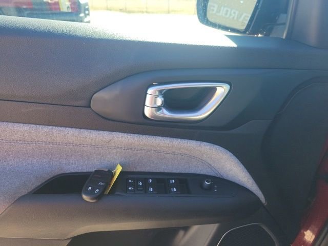 Used 2024 Jeep Compass Latitude image 13