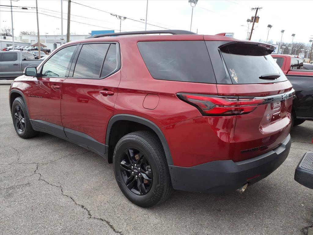 Used 2023 Chevrolet Traverse LT w/ Midnight/Sport Edition image 4