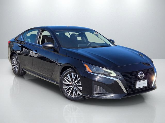 Used 2024 Nissan Altima 2.5 SV image 1