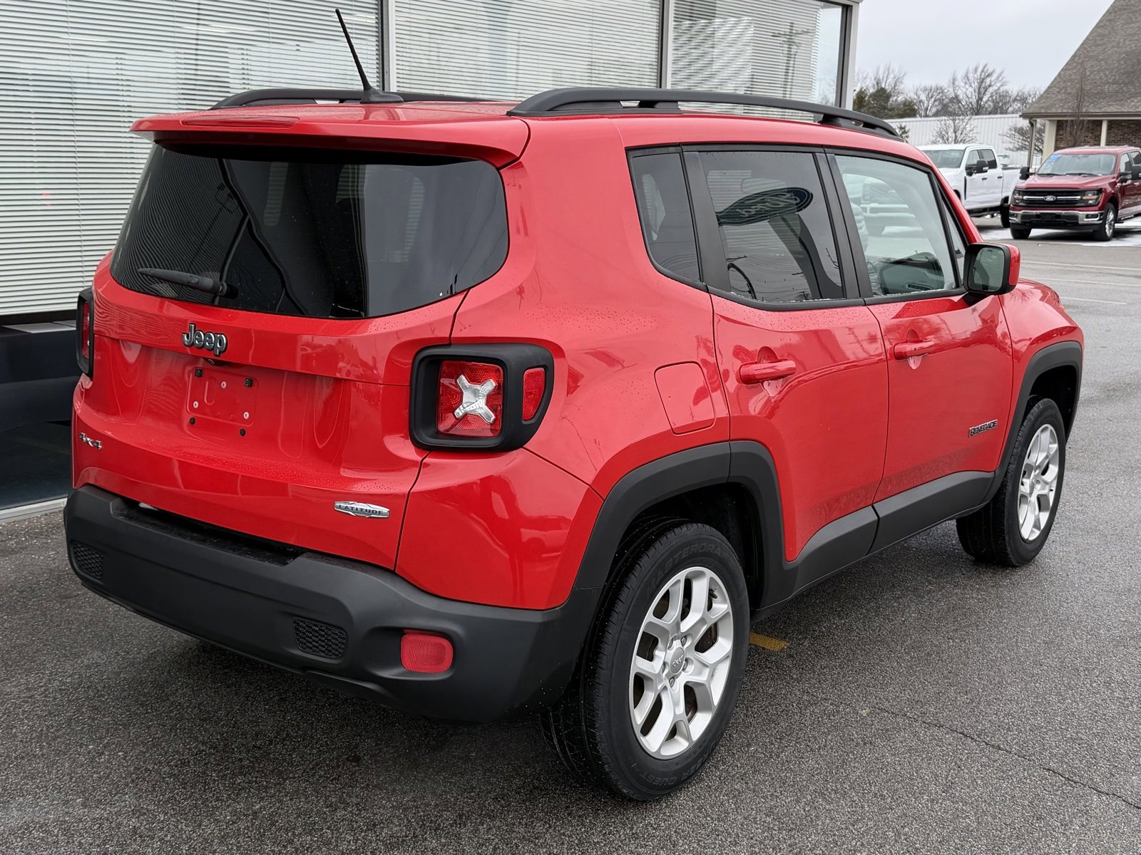 Used 2017 Jeep Renegade Latitude w/ Cold Weather Group image 7