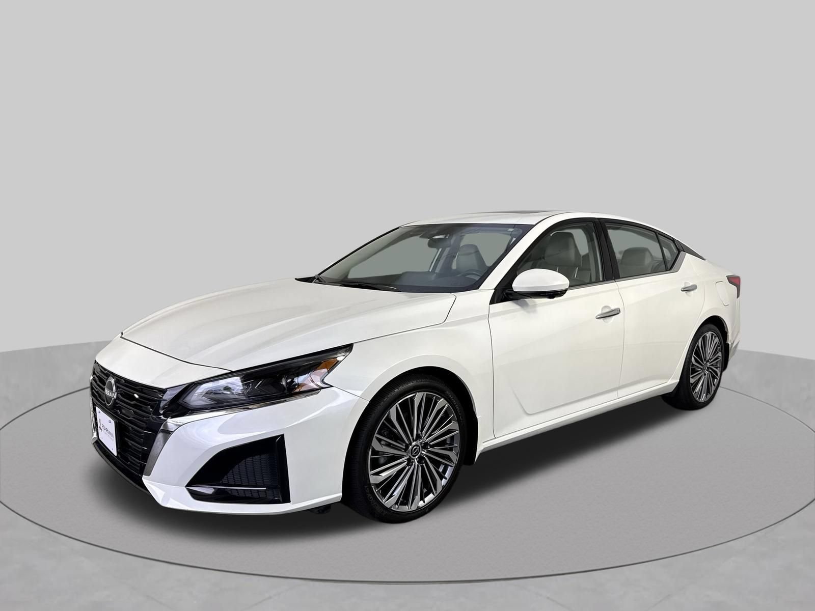 Used 2024 Nissan Altima 2.5 SL FWD image 2