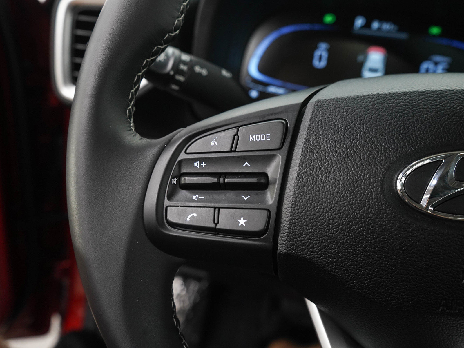 Certified 2024 Hyundai Venue SEL FWD image 23