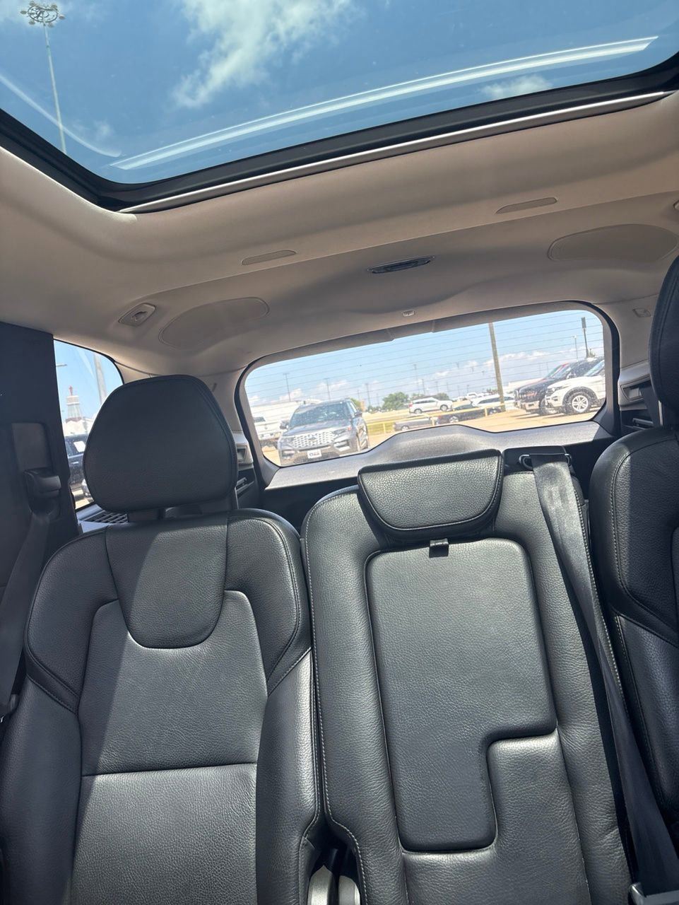 Used 2018 Volvo XC90 T6 Momentum w/ Convenience Package AWD/4WD image 17