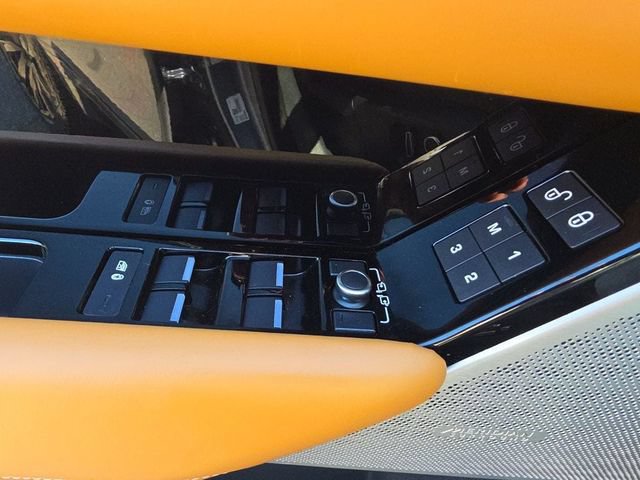 Used 2019 Land Rover Range Rover Velar R-Dynamic HSE AWD/4WD image 21