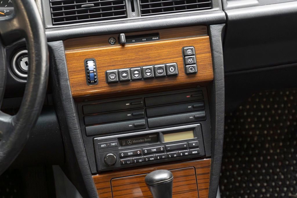 Used 1991 Mercedes-Benz 190 E 2.6 image 27