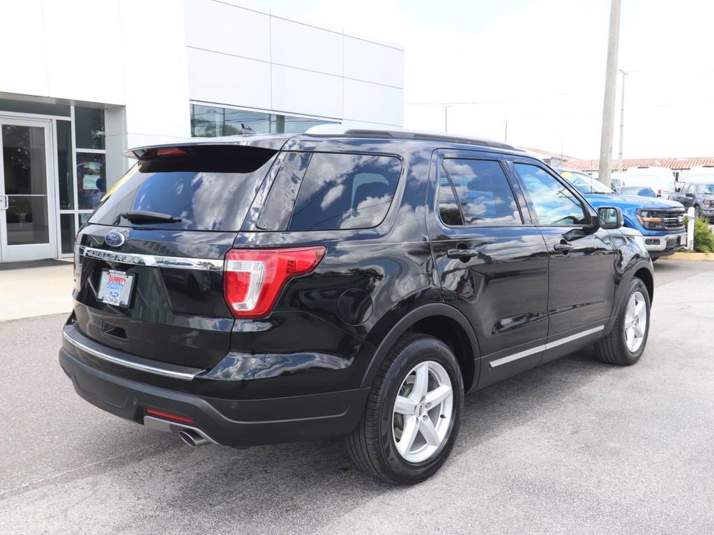 Used 2018 Ford Explorer XLT w/ Equipment Group 202A FWD image 13