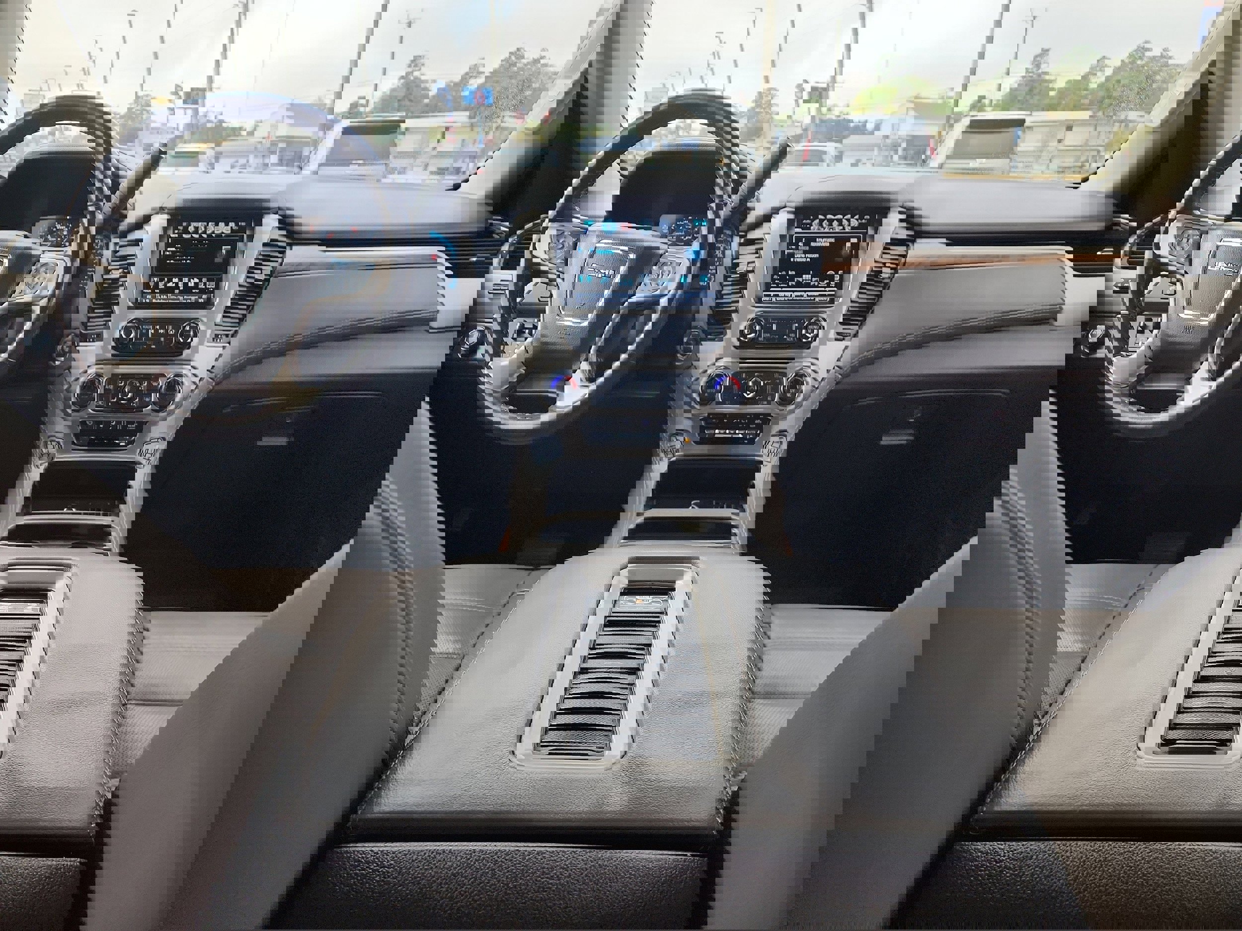 Used 2019 GMC Yukon Denali w/ Denali Ultimate Package image 13