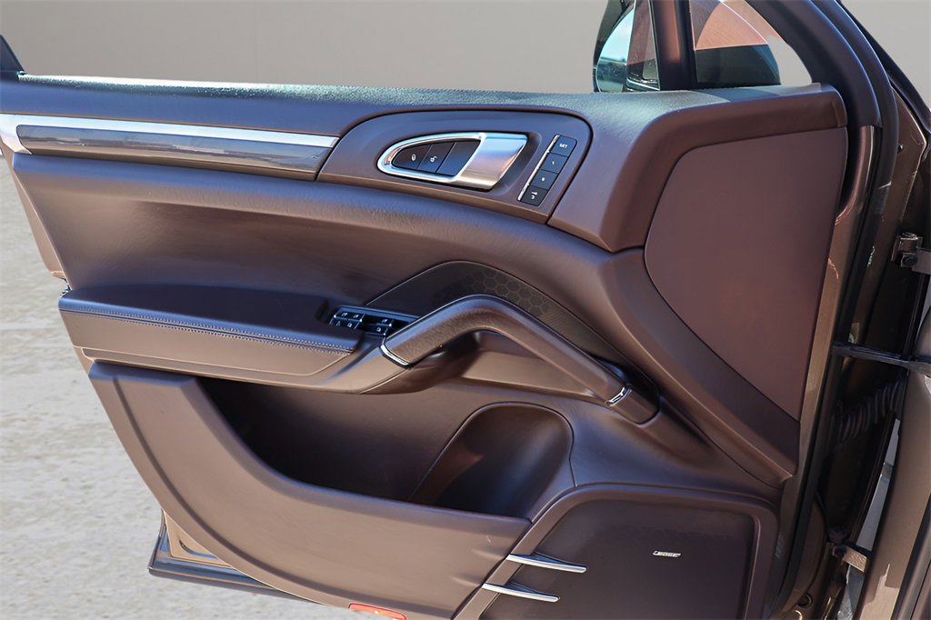 Used 2014 Porsche Cayenne Turbo S image 45