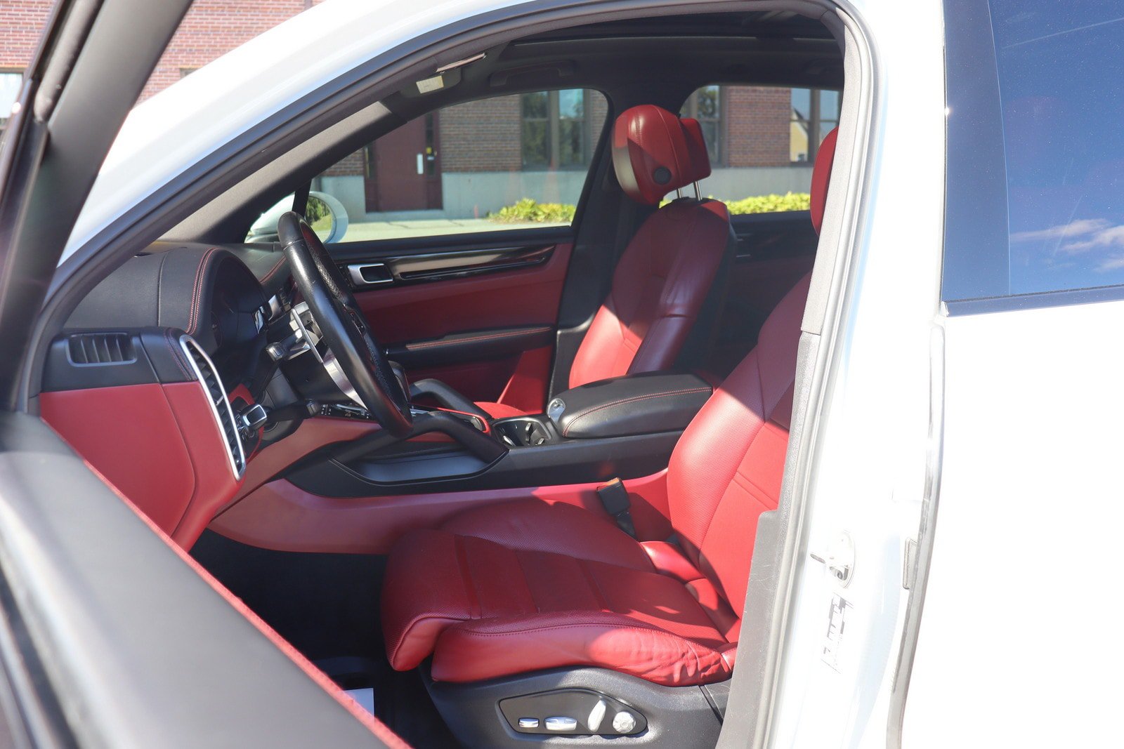 Used 2019 Porsche Cayenne S w/ Premium Plus Package AWD/4WD image 11