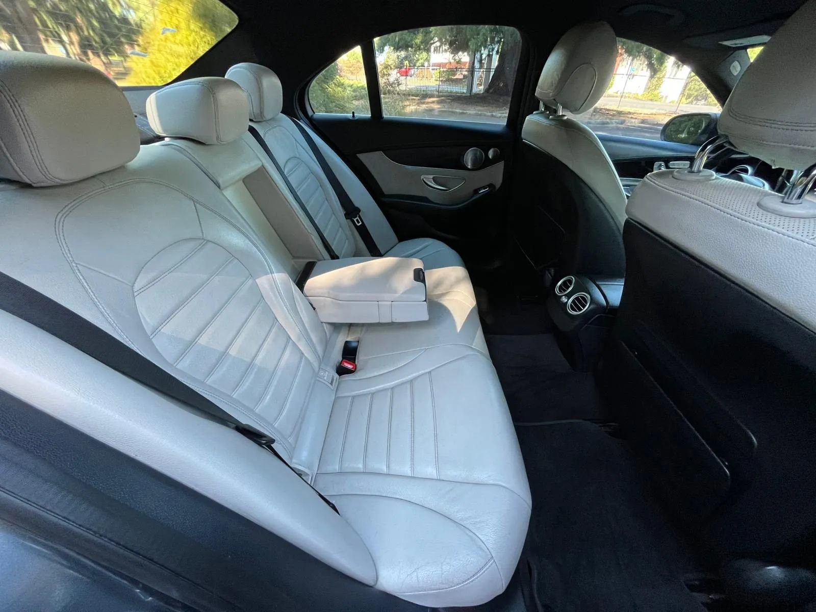 Used 2015 Mercedes-Benz C 400 4MATIC image 9