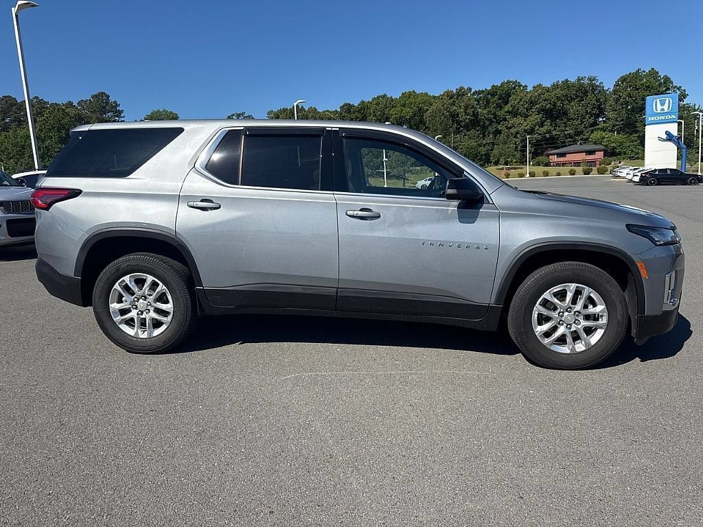 Used 2023 Chevrolet Traverse LS FWD image 2