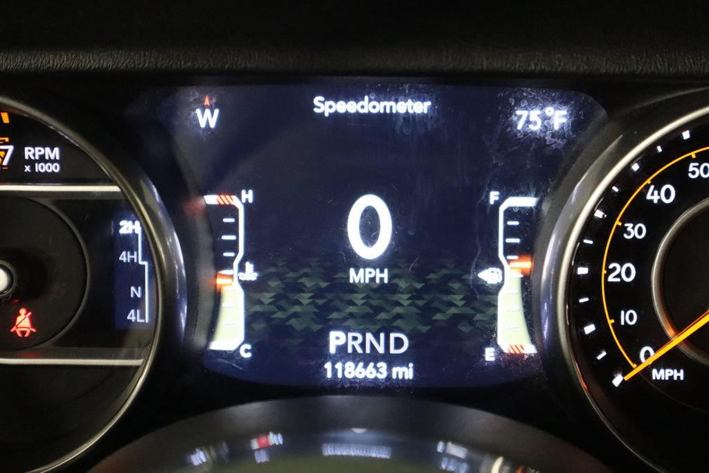 Used 2018 Jeep Wrangler Unlimited Sahara AWD/4WD image 39