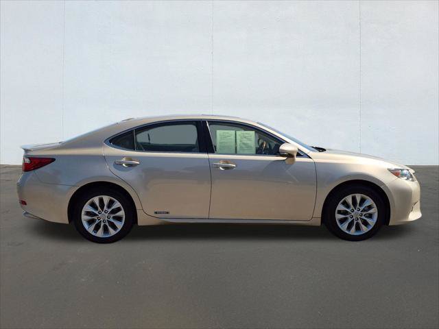 Used 2013 Lexus ES 300h w/ Luxury Pkg FWD image 6