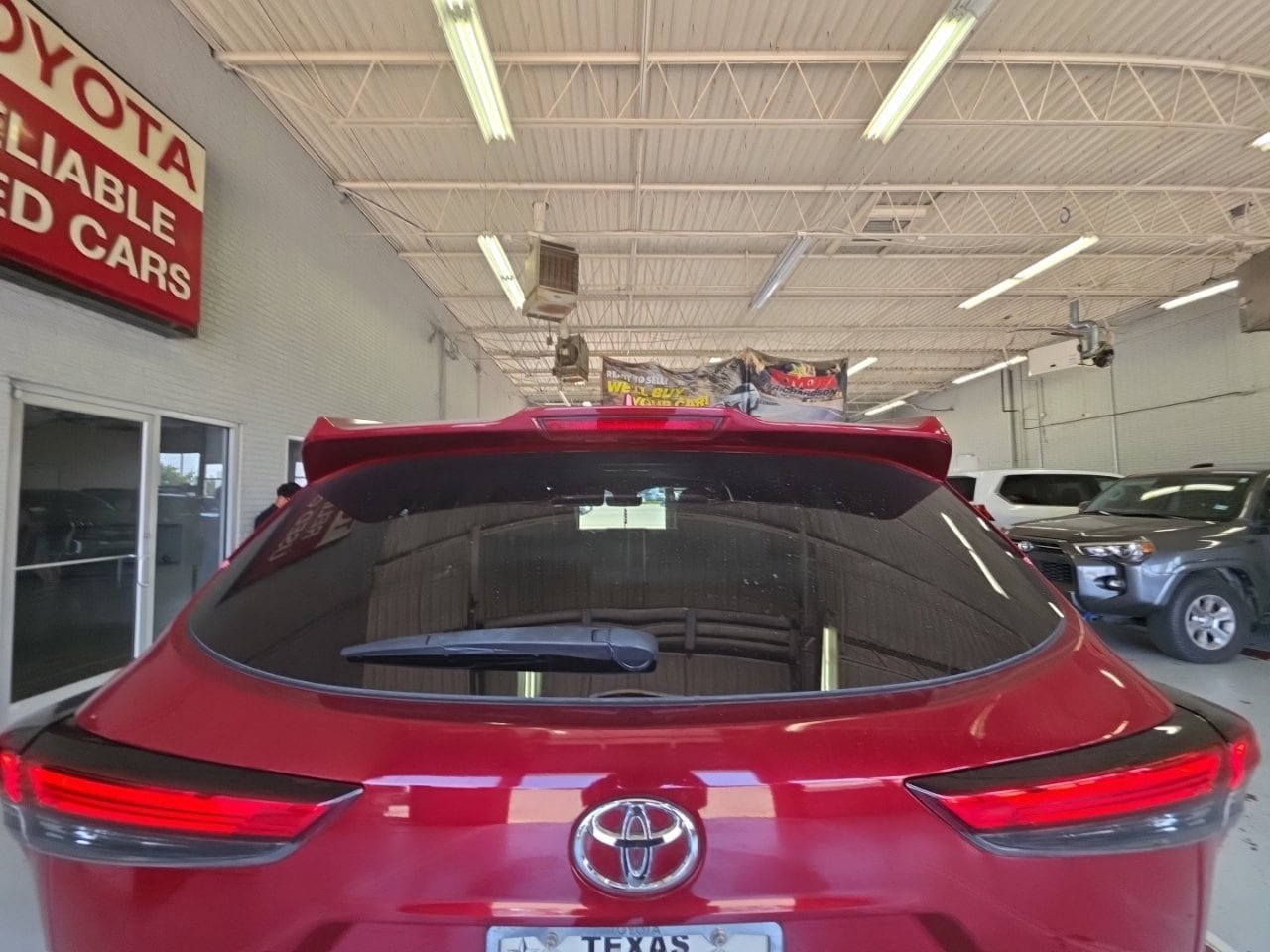 Used 2021 Toyota Highlander XLE FWD image 5