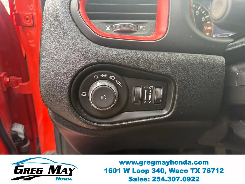 Used 2019 Jeep Renegade Trailhawk AWD/4WD image 14