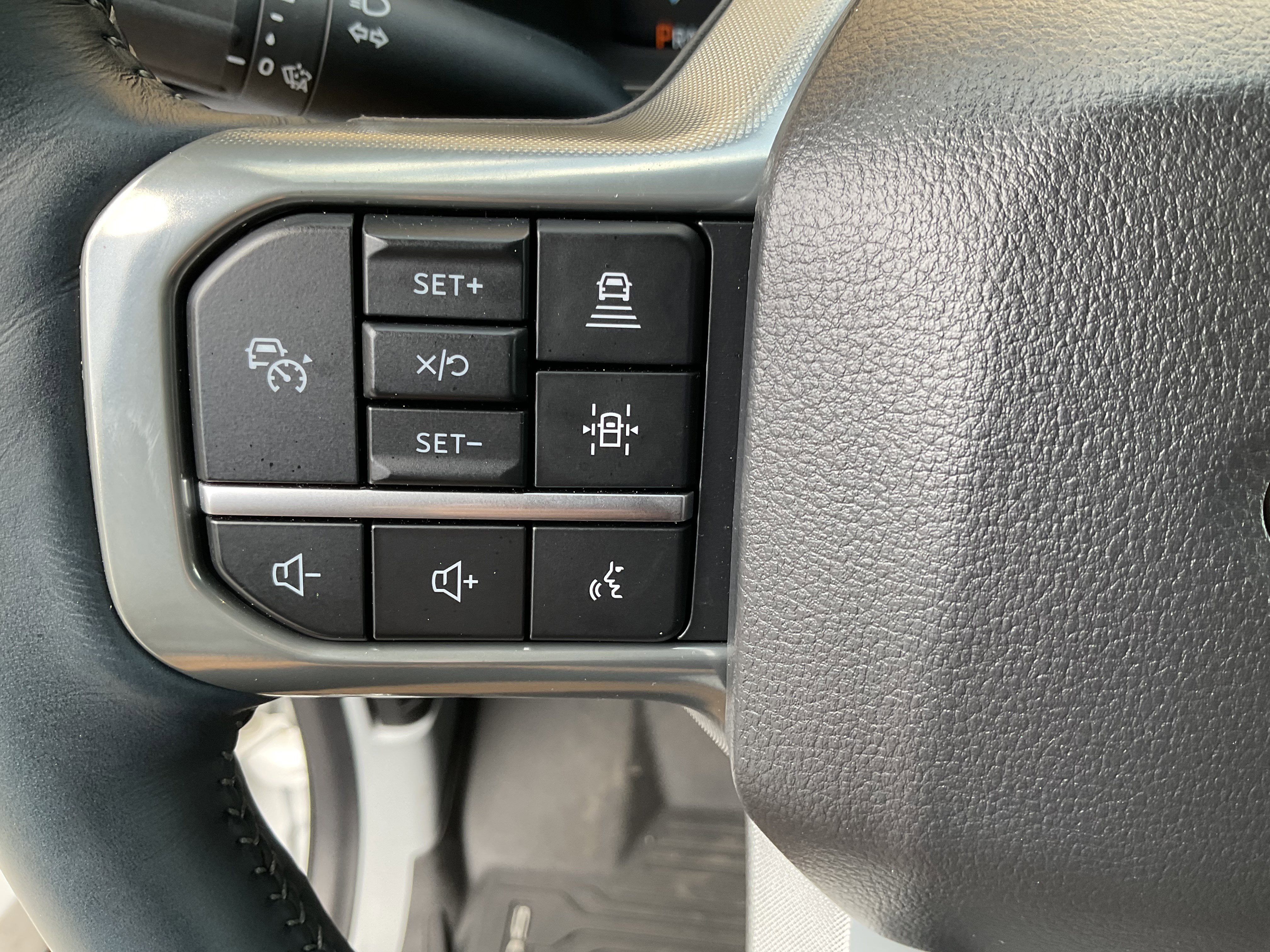 Used 2024 Ford F350 Limited image 31