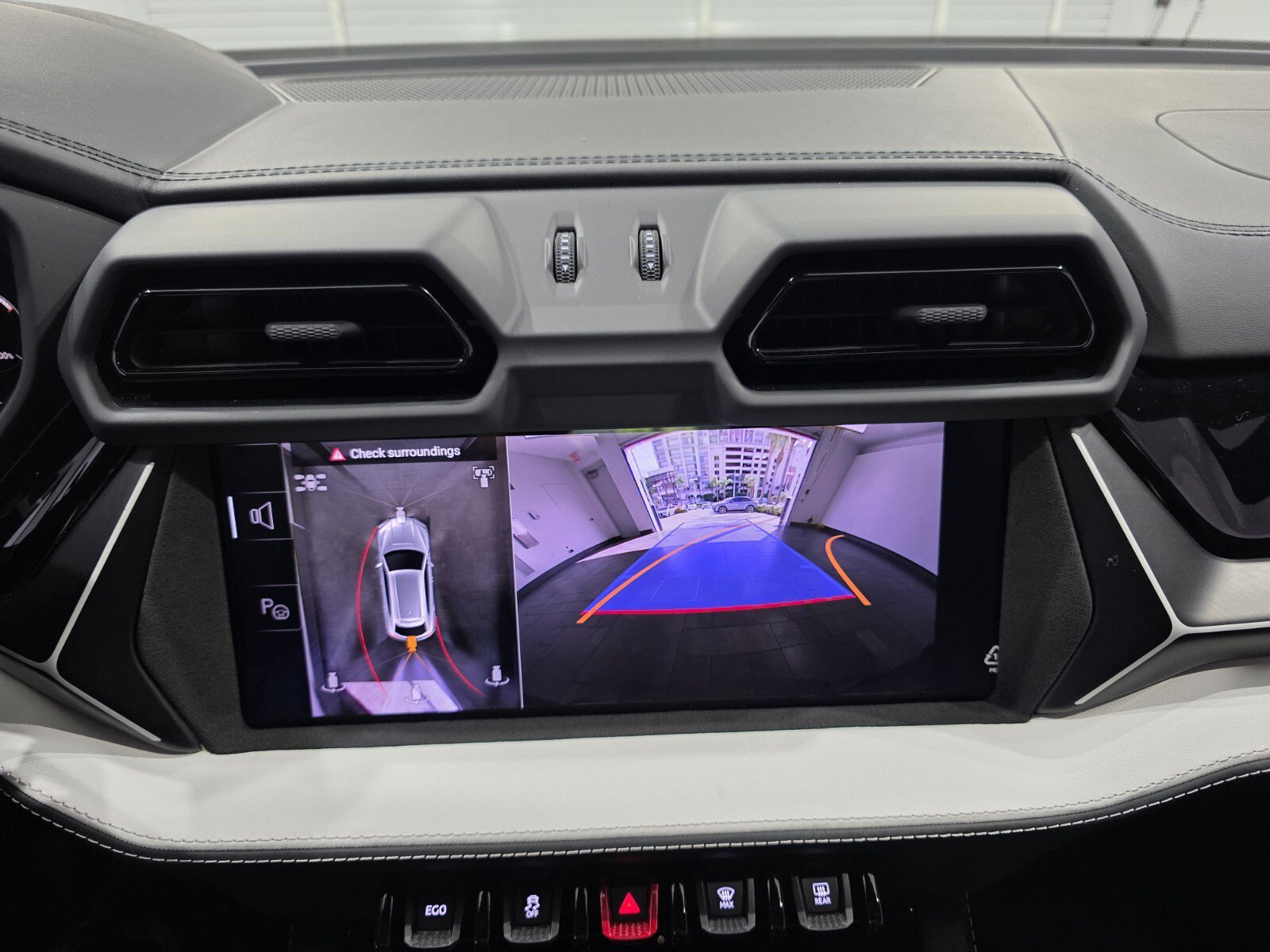 Used 2026 Lamborghini Urus SE AWD/4WD image 16
