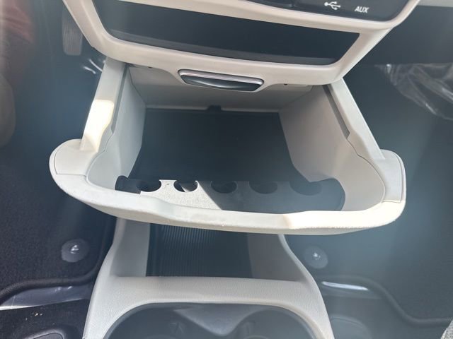 Used 2018 Chrysler Pacifica L FWD image 24