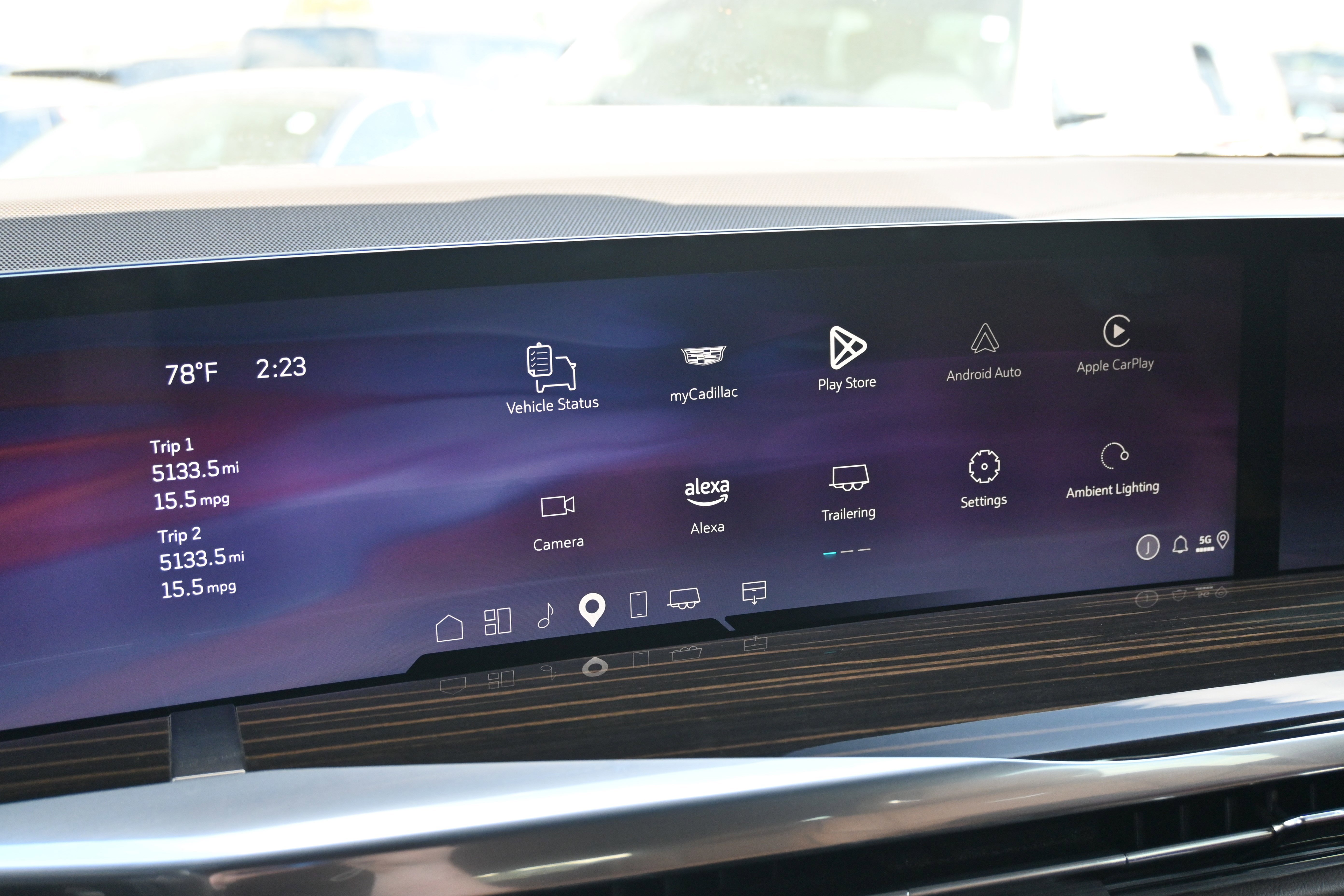 Used 2025 Cadillac Escalade Premium Luxury w/ Touring Package image 36