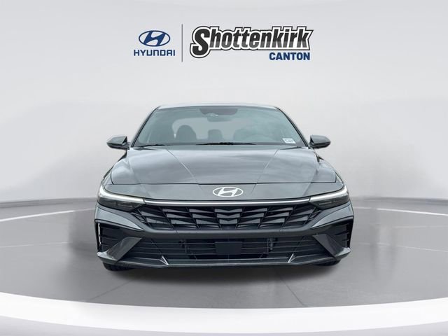 Used 2025 Hyundai Elantra Limited image 2