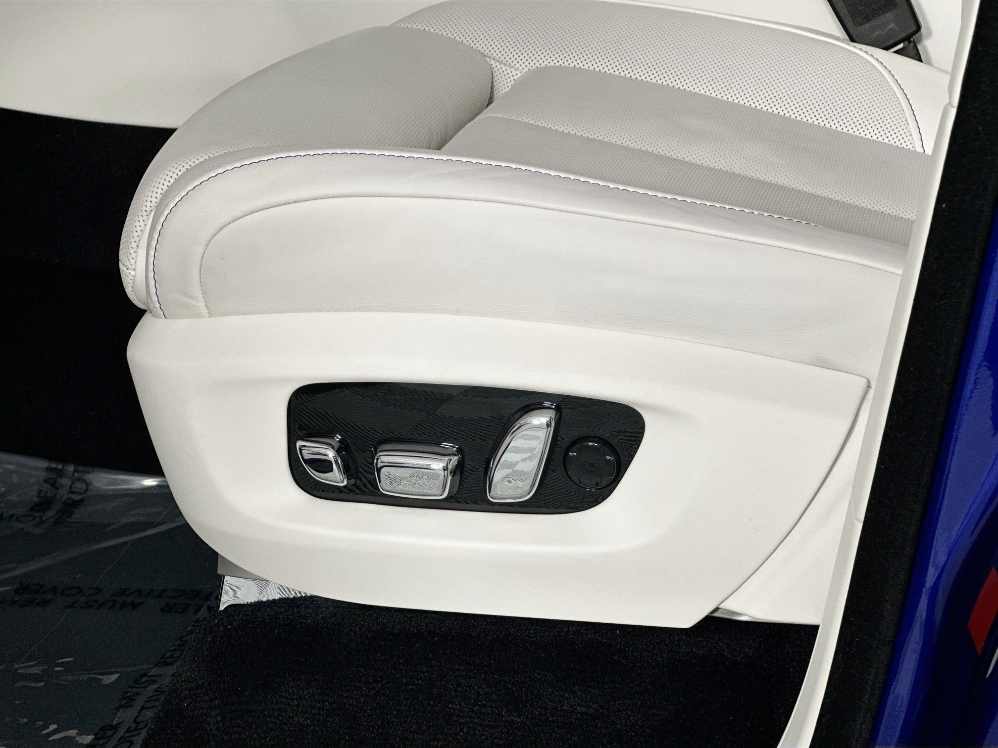 Certified 2025 Rolls-Royce Cullinan AWD/4WD image 20