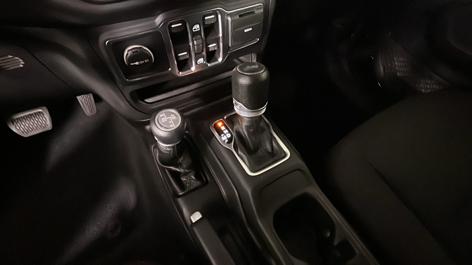 Used 2023 Jeep Wrangler Unlimited w/ Cold Weather Group AWD/4WD image 25