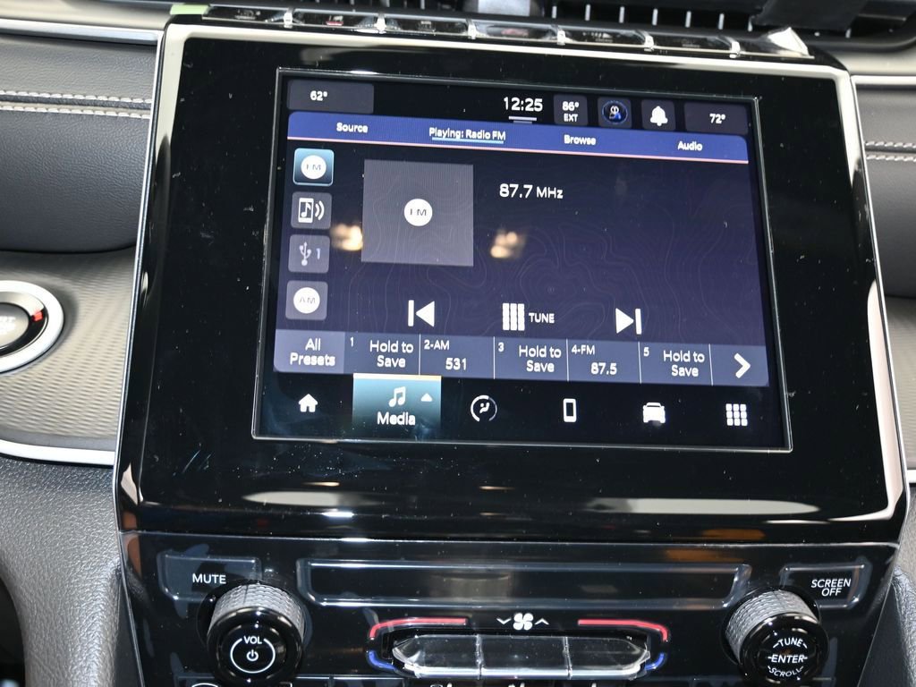 Used 2024 Jeep Grand Cherokee L Laredo image 24