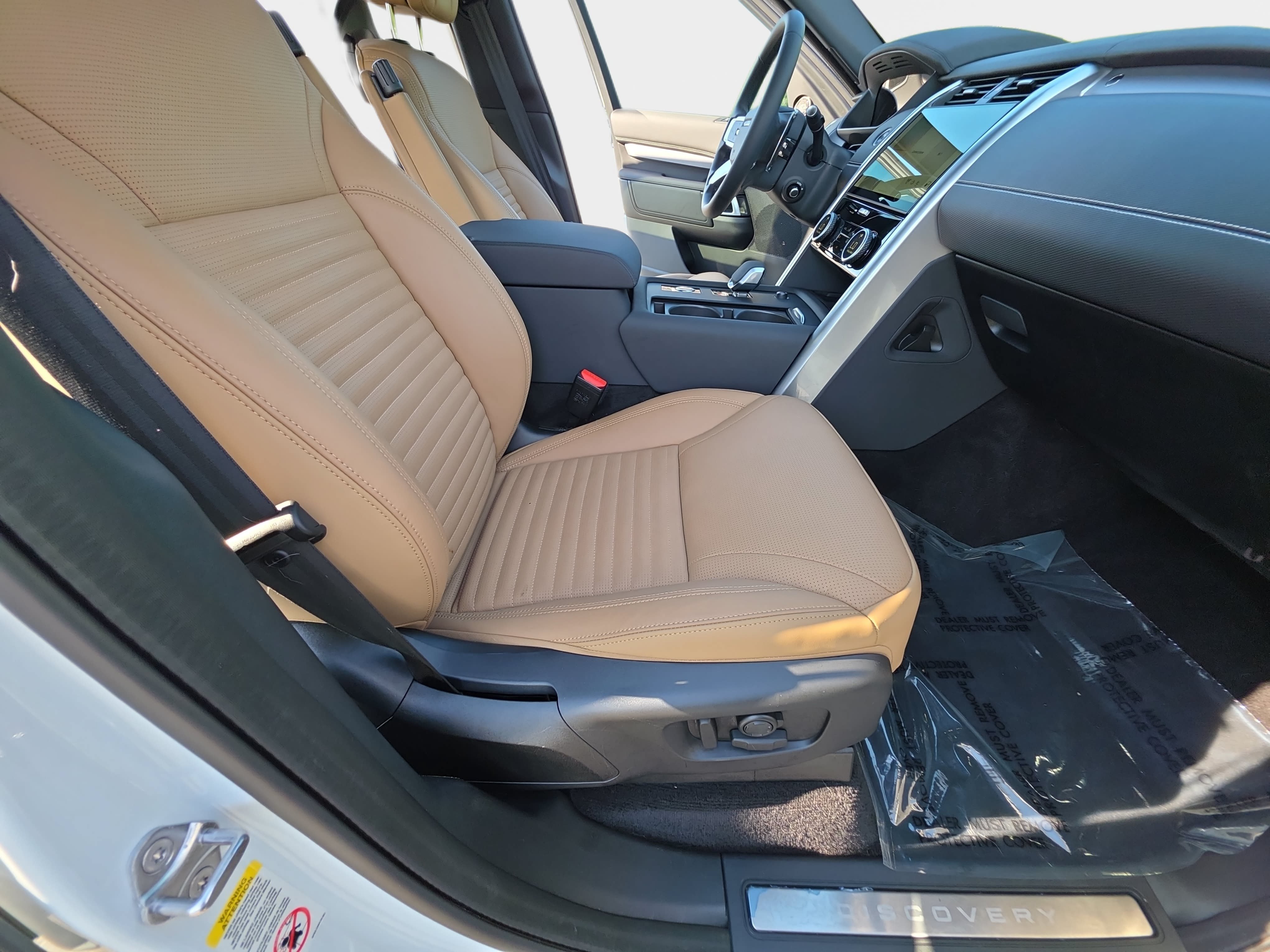 Certified 2025 Land Rover Discovery Dynamic SE AWD/4WD image 10